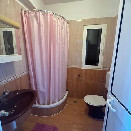 Danica N9 شقة فندقية *